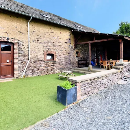 Vakantiehuis Spacious In With Garden Lierneux