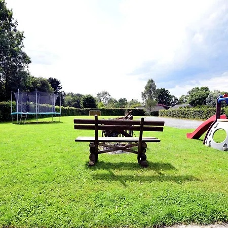 Spacious In With Garden Vakantiehuis *