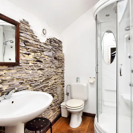 Vakantiehuis Spacious In With Garden