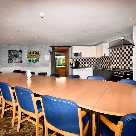 Spacious In With Garden